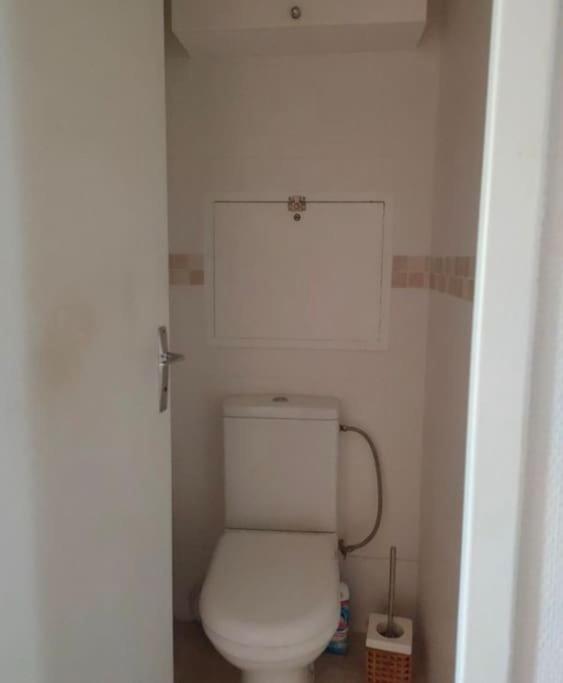 F3 Avec Balcon 5 Min Gare Sqy Et Parking Gratuit Lejlighed Guyancourt Eksteriør billede