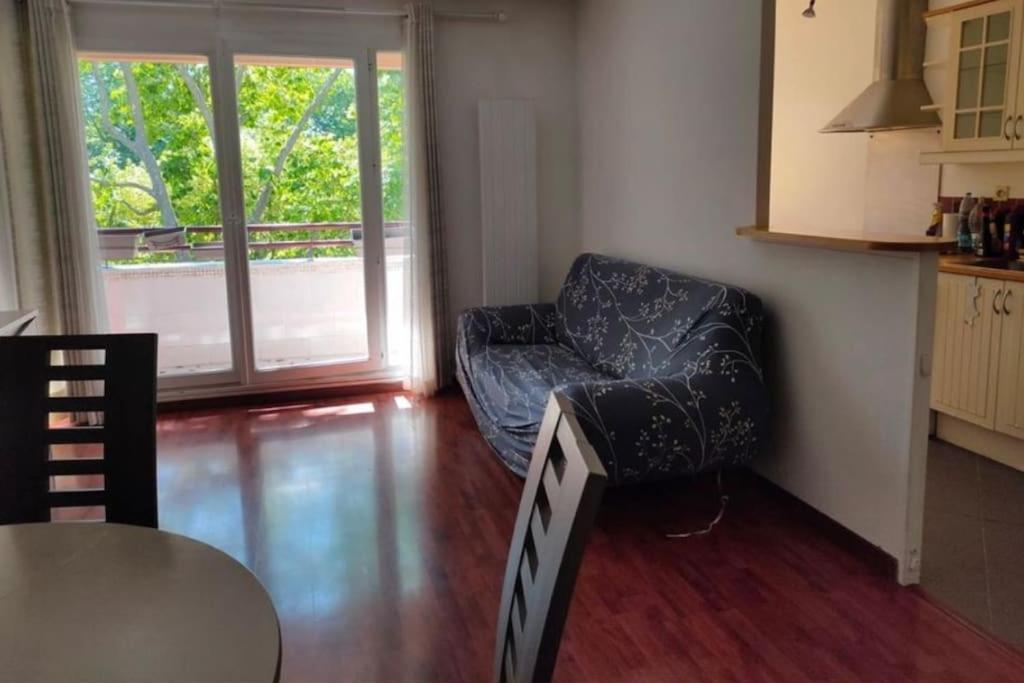 F3 Avec Balcon 5 Min Gare Sqy Et Parking Gratuit Lejlighed Guyancourt Eksteriør billede