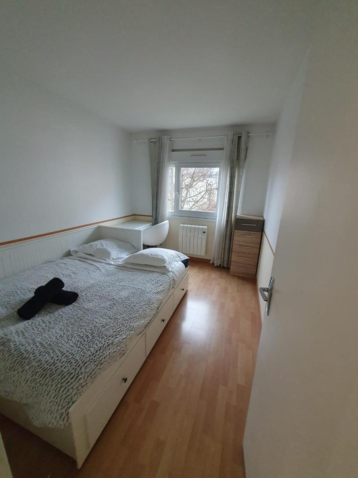 F3 Avec Balcon 5 Min Gare Sqy Et Parking Gratuit Lejlighed Guyancourt Eksteriør billede