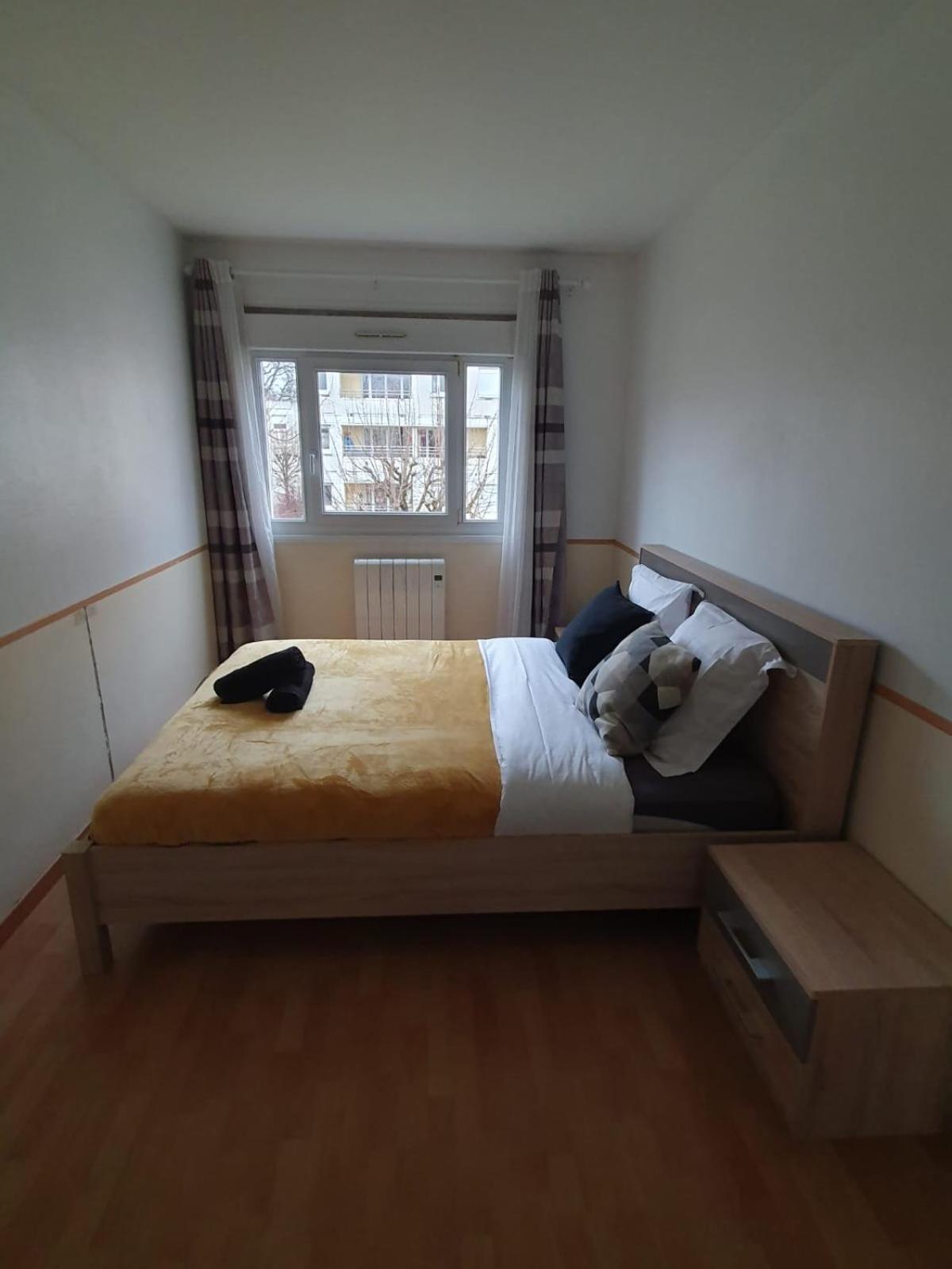 F3 Avec Balcon 5 Min Gare Sqy Et Parking Gratuit Lejlighed Guyancourt Eksteriør billede