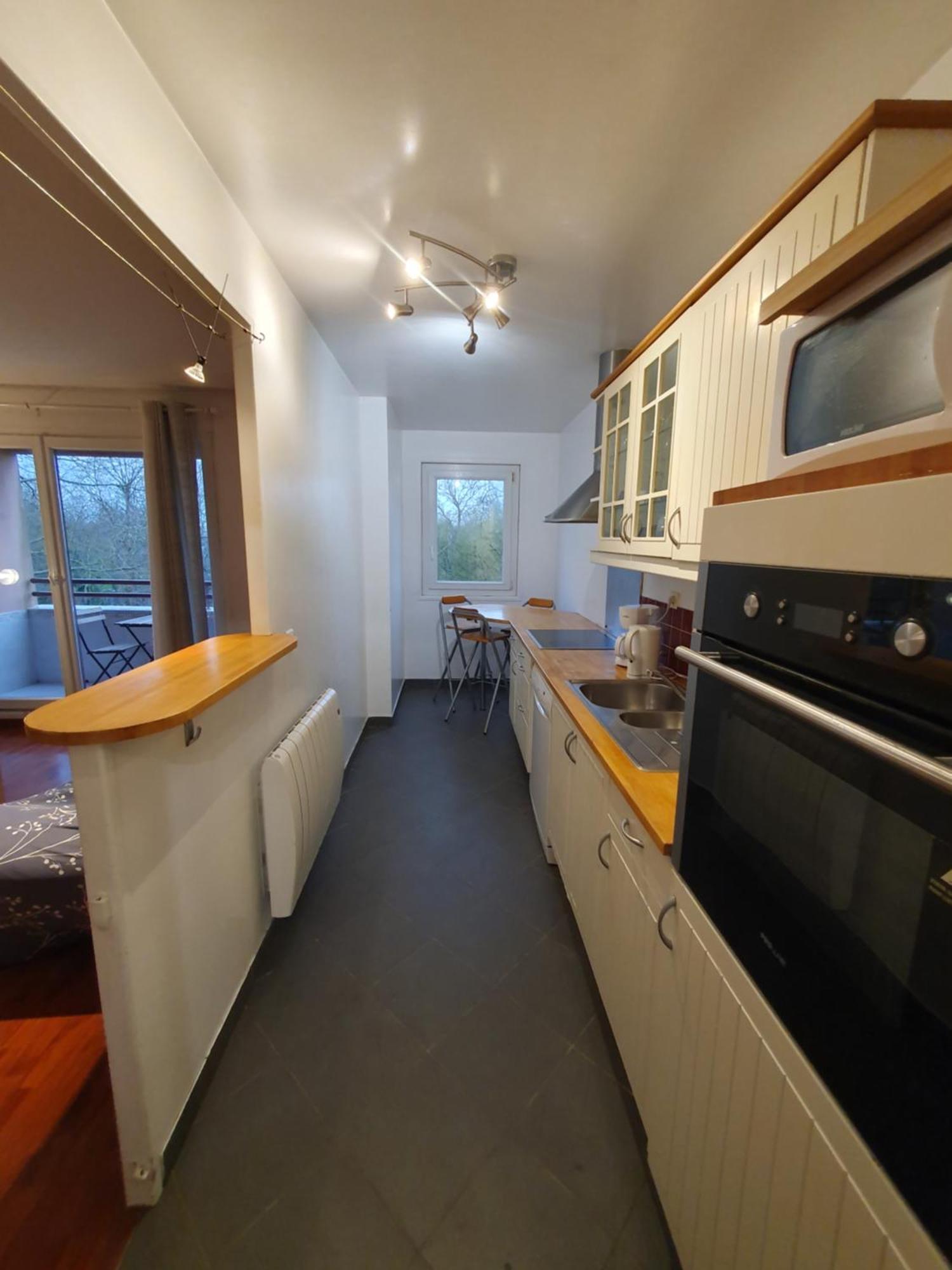 F3 Avec Balcon 5 Min Gare Sqy Et Parking Gratuit Lejlighed Guyancourt Eksteriør billede