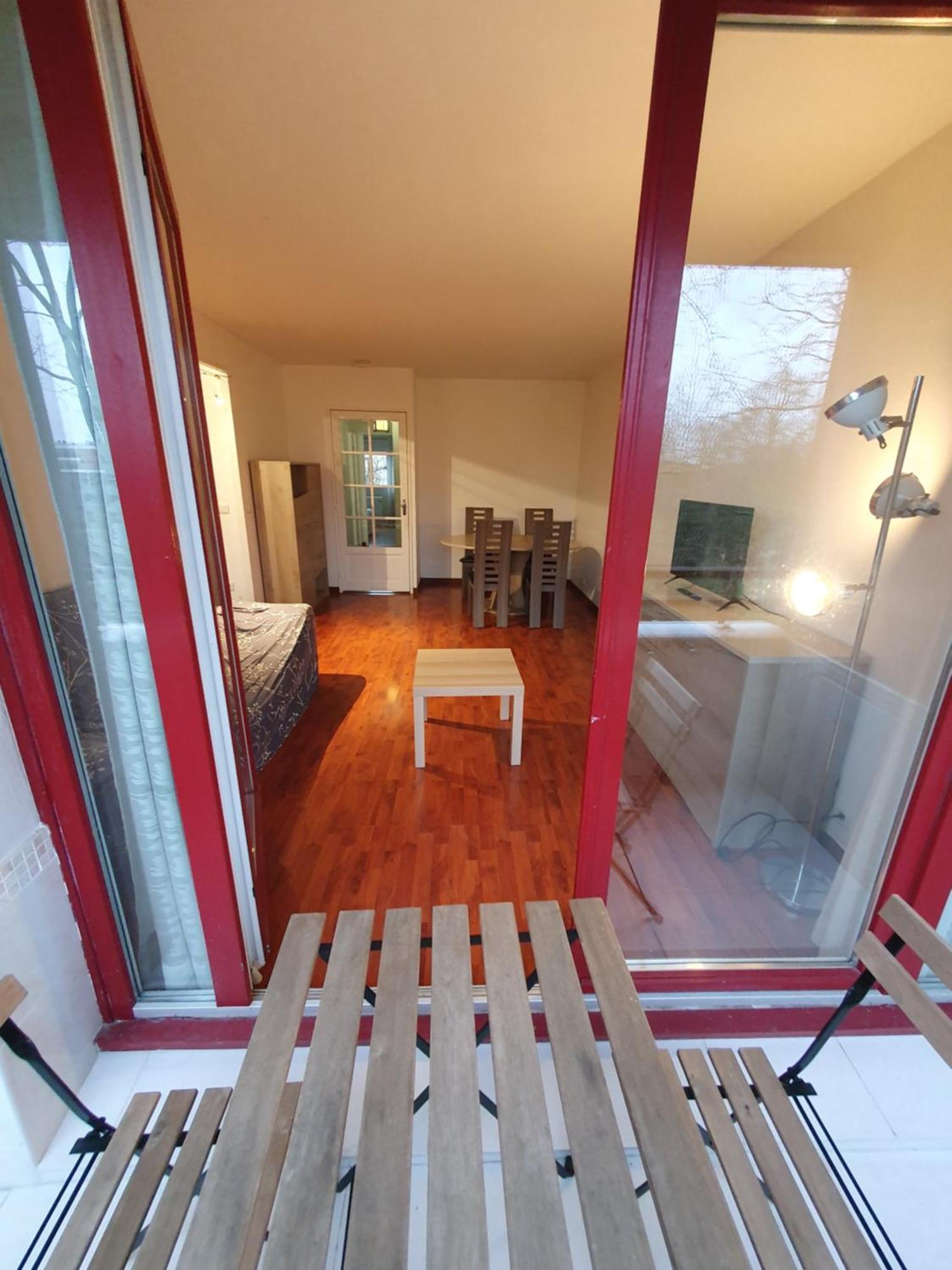 F3 Avec Balcon 5 Min Gare Sqy Et Parking Gratuit Lejlighed Guyancourt Eksteriør billede